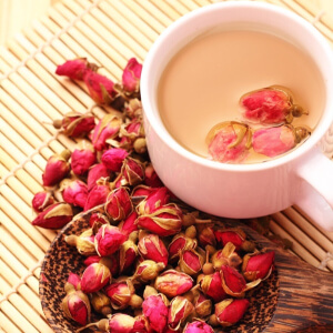 Dehydrated rose petals for scented tea